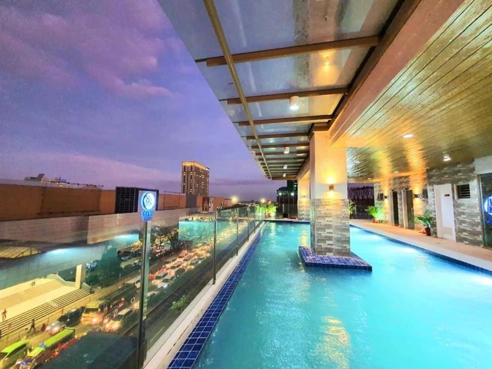 Sunvida Tower Residences Infront Of Sm City Cebu Stadt Exterior foto