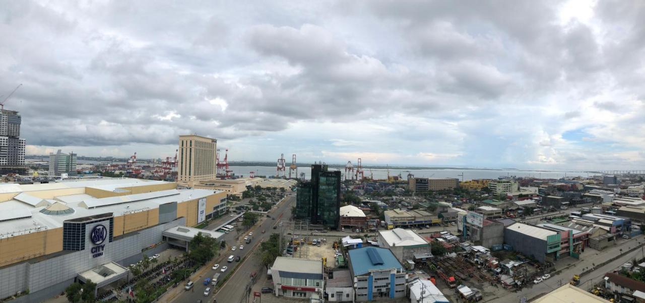 Sunvida Tower Residences Infront Of Sm City Cebu Stadt Exterior foto