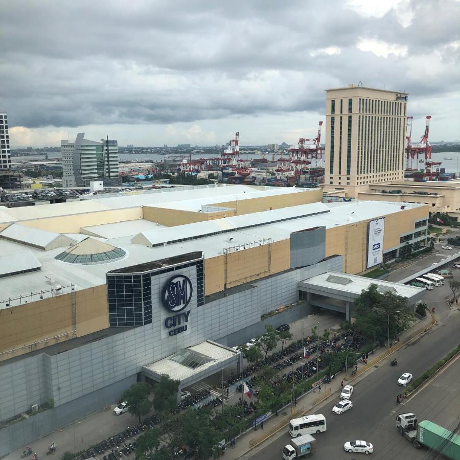 Sunvida Tower Residences Infront Of Sm City Cebu Stadt Exterior foto